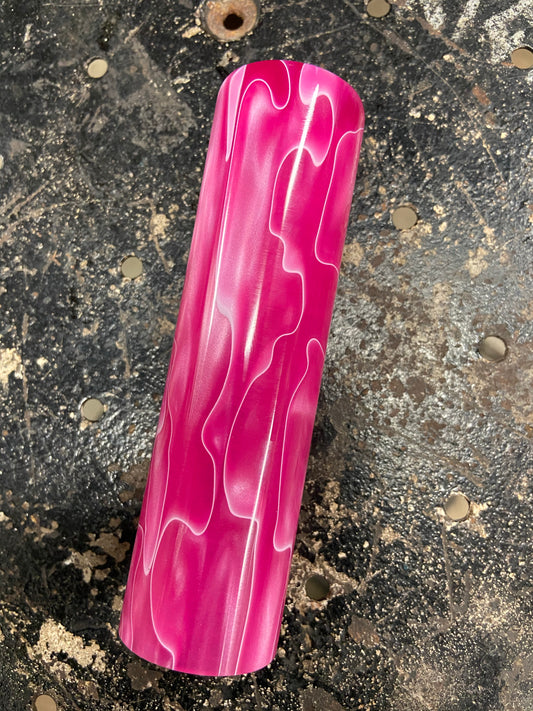 Grips in ”Bad Bitch ” Pearl