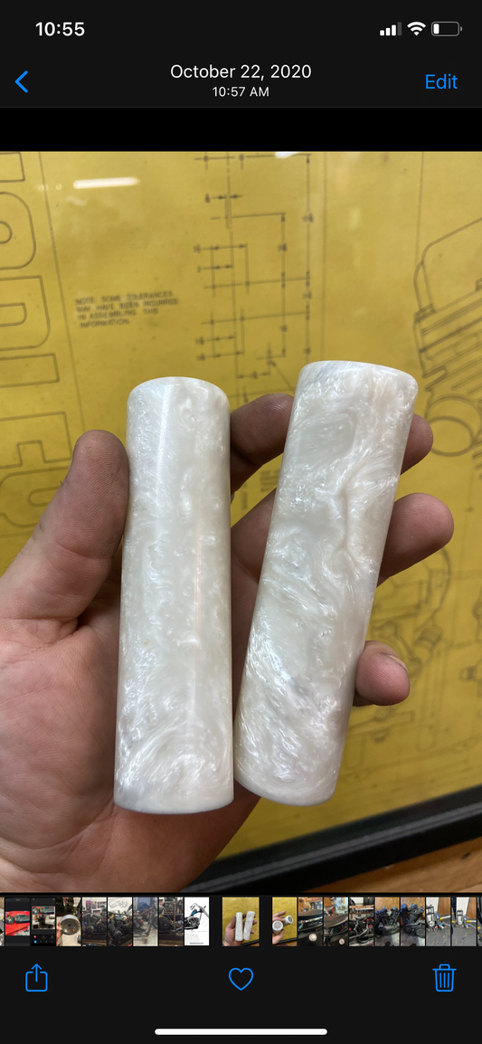 Grips in “Unicorn Horn“ multi pearl swirl