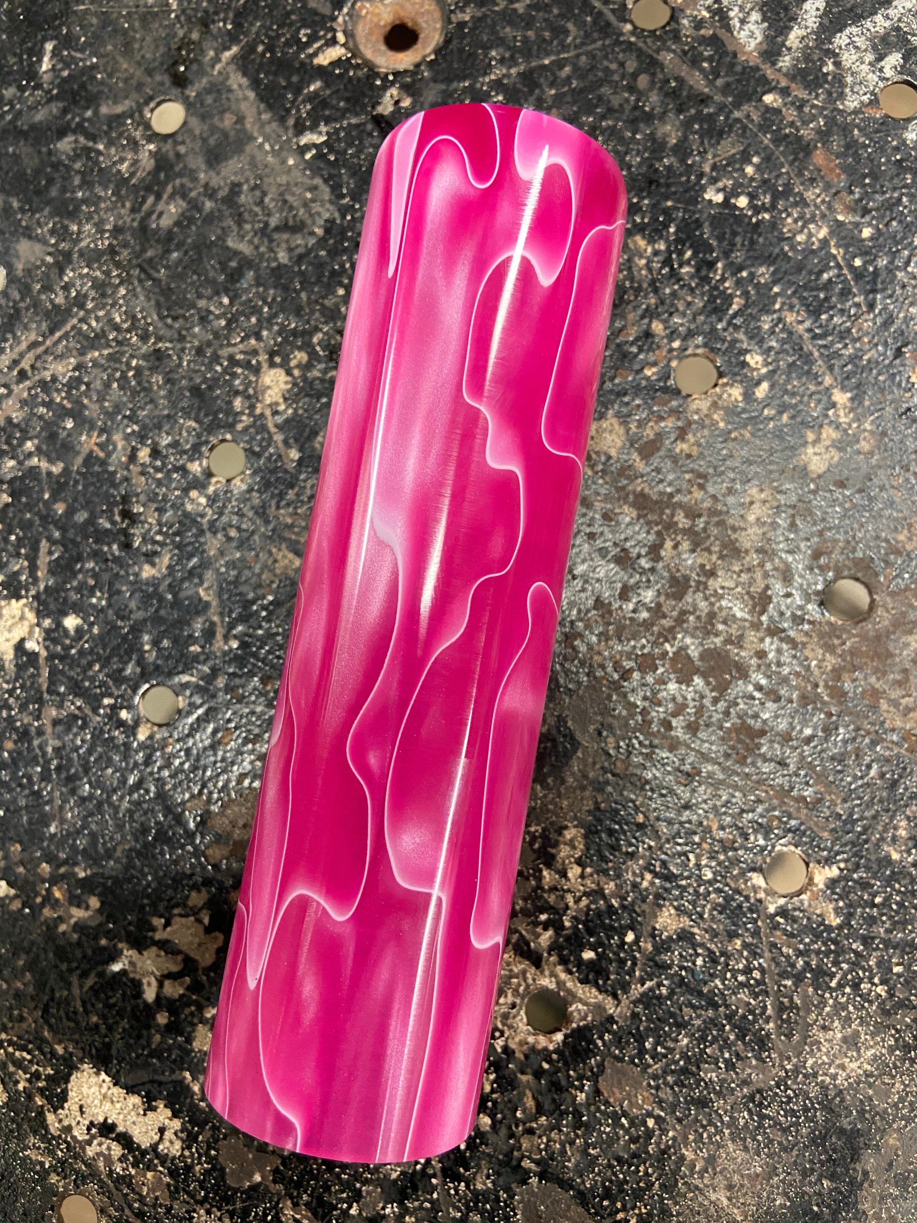 Grips in ”Bad Bitch ” Pearl